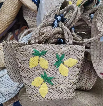 حقيبة يد تطريز صغيرة