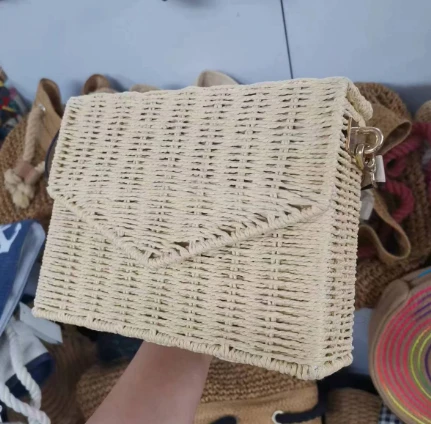 حقيبة شاطئ سيدة الروطان الطبيعية